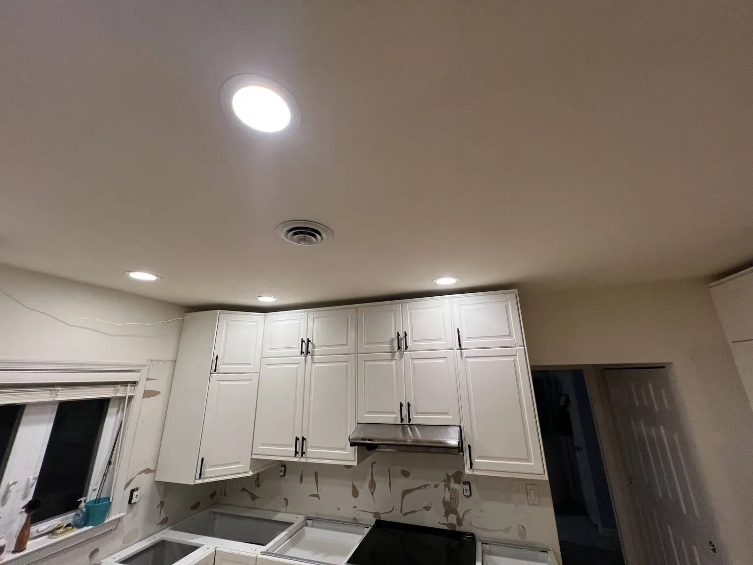 White Shaker U-Shaped Kitchen