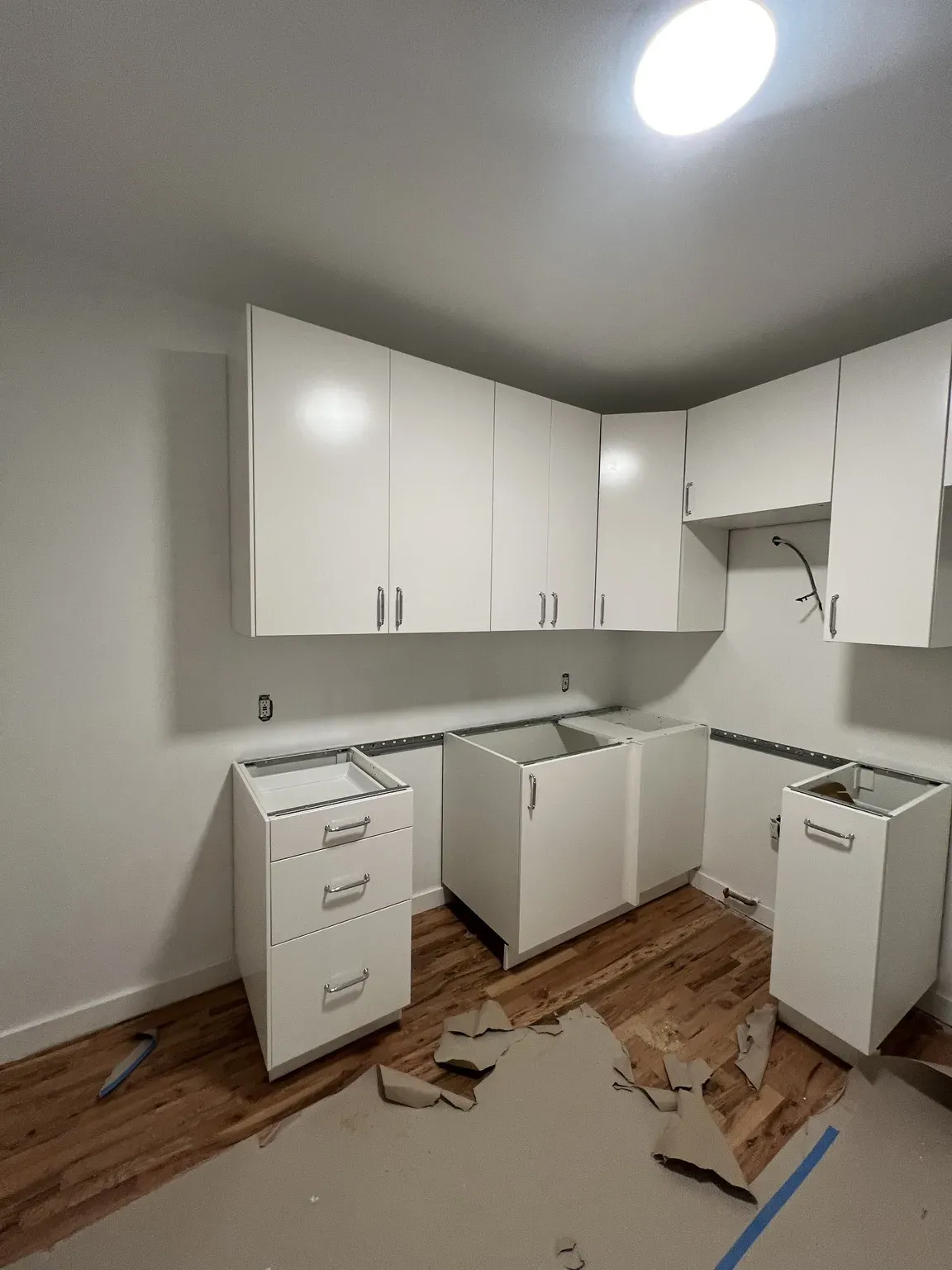 White SEKTION Base & Wall Install